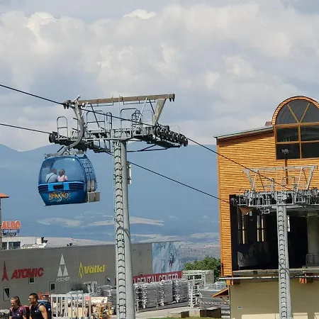 дупката на чичо кърт On The Gondola Main Ski Lift 반스코