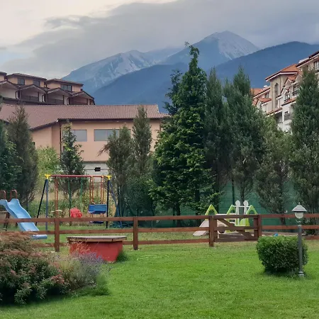 дупката на чичо кърт On The Gondola Main Ski Lift
