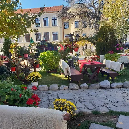дупката на чичо кърт On The Gondola Main Ski Lift Apartment *